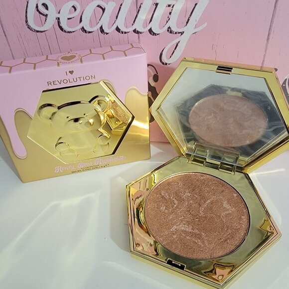 REVOLUTION I Heart Honey Bear Highlighter Contour Compact Powder - Picture 2 of 10
